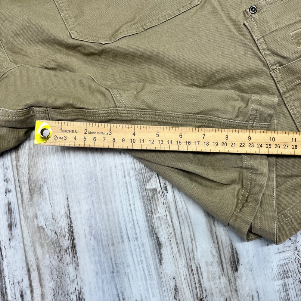 Duluth Trading Co Mens Flex Fire Hose Cargo Shorts Tan‎ 48 Canvas Workwear - Picture 9 of 10
